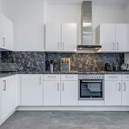 Homebydoni - Zentral I Kueche I Balkon I 7 Gaeste Апартаменты *