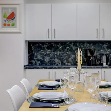 Apartment Homebydoni - Zentral I Kueche I Balkon I 7 Gaeste *