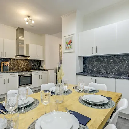 Homebydoni - Zentral I Kueche I Balkon I 7 Gaeste Апартаменты *